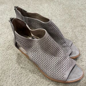 SOUL Naturalizer Taupe Perforated Wedges